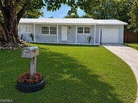 2079 E Tobago Cir in Ft. Myers, FL - Building Photo
