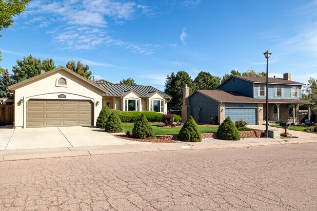 Apartments for rent in Rockrimmon, CO