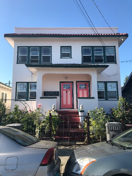 5410 Princeton St in Oakland, CA - Foto de edificio