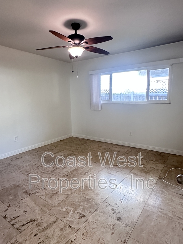4859 1/2 Narragansett Ave in San Diego, CA - Building Photo - Building Photo