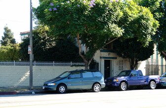 812 S Glendale Apartments in Glendale, CA - Foto de edificio - Building Photo