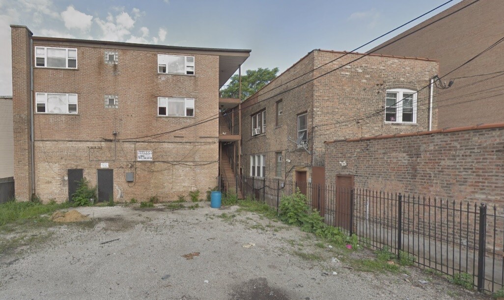 1911 S Cicero Ave in Cicero, IL - Building Photo