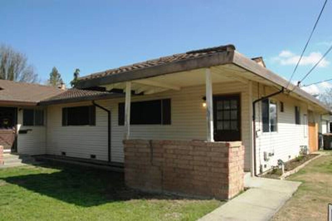 5 Beamer St in Woodland, CA - Building Photo