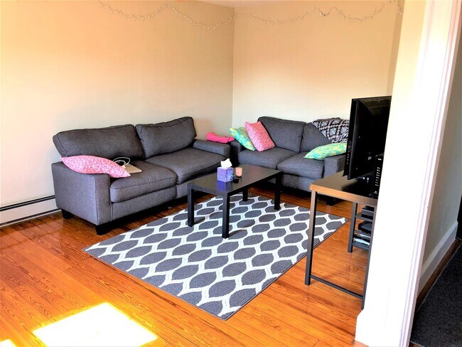 41 Bay State Ave, Unit 3 in Somerville, MA - Building Photo - Building Photo