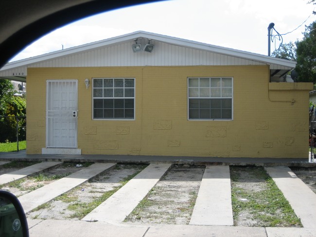 2180 NW 24th St in Miami, FL - Building Photo - Building Photo