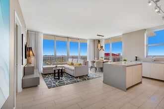 4010 S Ocean Dr in Hollywood, FL - Building Photo - Building Photo