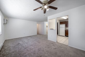 Nob Hill of Pittsburgh in Pittsburgh, PA - Building Photo - Interior Photo