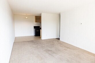 Seaside Heights Mainstreet Apartments in Victoria, BC - Building Photo - Building Photo