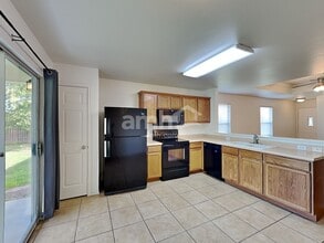 100 Meadow Lark Ln in Hutto, TX - Building Photo - Building Photo