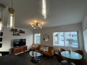 511 75th St, Unit 1 in Miami Beach, FL - Foto de edificio - Building Photo