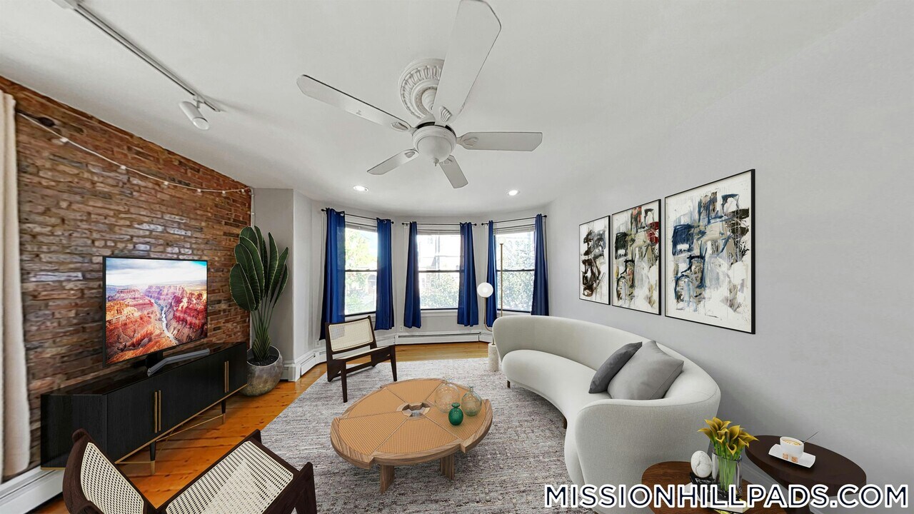 1540 Tremont St in Boston, MA - Building Photo