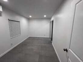 9717 Oak St in Bellflower, CA - Building Photo