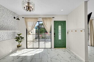 9056 Green Meadows Way in Palm Beach Gardens, FL - Building Photo - Building Photo