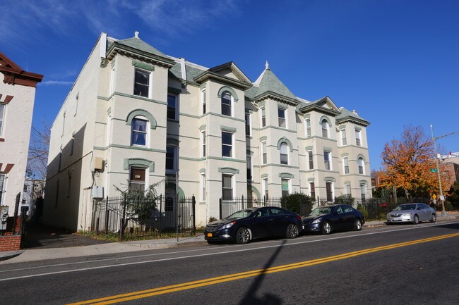 1032-1040 6th St NE