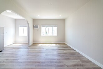 1670 S Rimpau Blvd in Los Angeles, CA - Building Photo - Building Photo