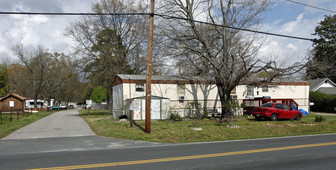 BARNES TRAILER PARK Apartments