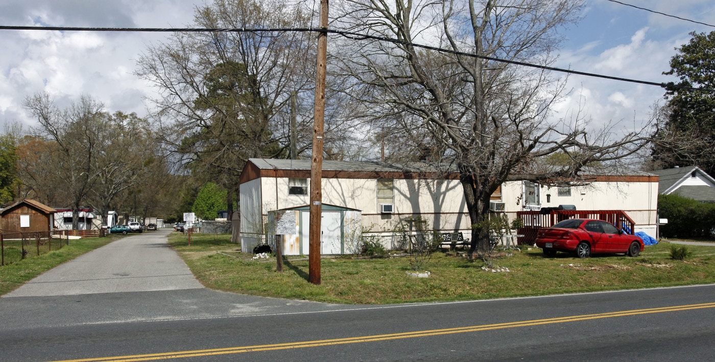 BARNES TRAILER PARK in Chesapeake, VA - Building Photo