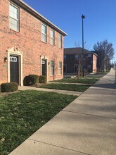 Burley Townhomes -Off Campus 4 Bedroom! in Lexington, KY - Building Photo - Building Photo