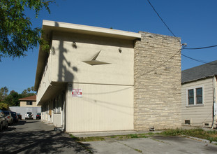 Cedar Arms Apartments in San Jose, CA - Building Photo - Building Photo