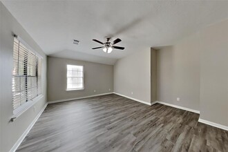 5510 Brazos Springs Dr in Sugar Land, TX - Building Photo - Building Photo