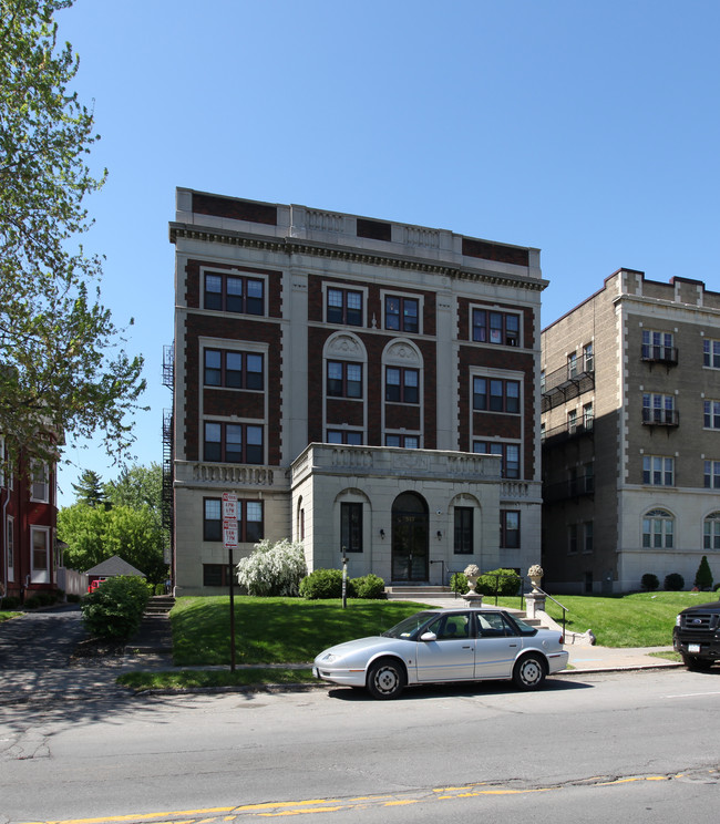 Shelbourne Apartments in Rochester, NY - Building Photo - Building Photo