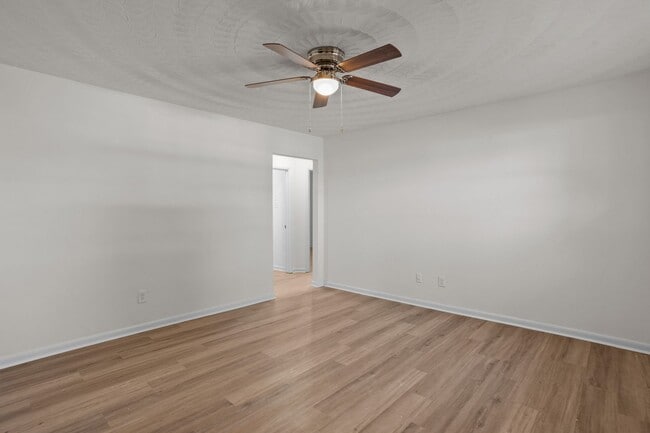 2000 Flower Ln in Chesapeake, VA - Building Photo - Building Photo