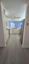 7558 Trent Dr in Tamarac, FL - Foto de edificio - Building Photo