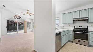 6540 Shasta Creek Way in Elk Grove, CA - Building Photo - Building Photo