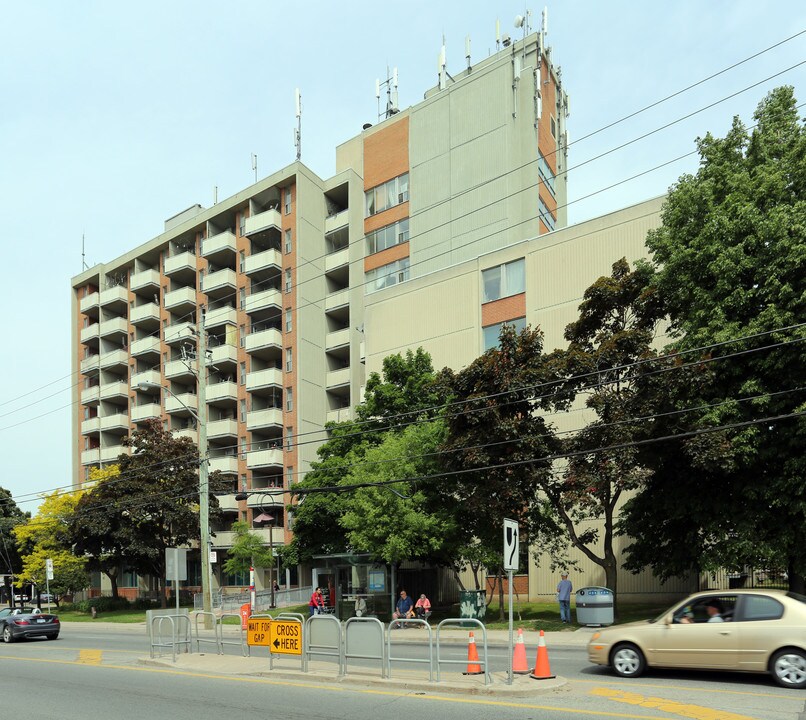 BYNG Towers in Toronto, ON - Building Photo