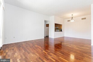 1 Markham Rd in Princeton, NJ - Building Photo