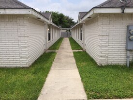 2607 Cervantes Ave, Unit 1 in Edinburg, TX - Building Photo