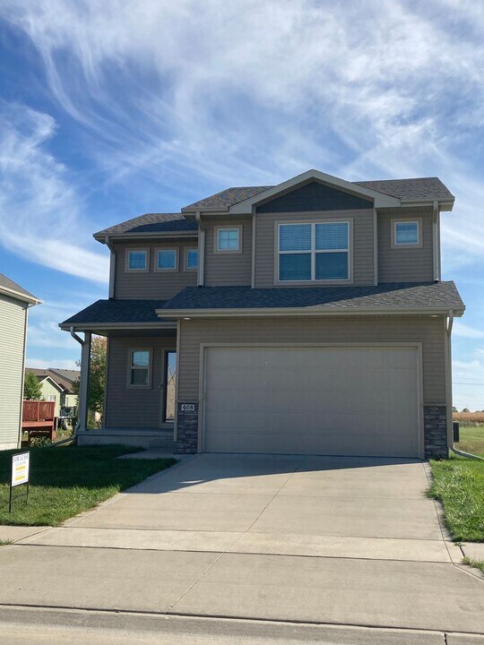 408 SE 17th Ct in Grimes, IA - Building Photo