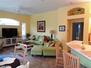 5841 Jameson Dr in Naples, FL - Foto de edificio - Building Photo