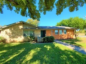 1200 Bryn Mawr Pl in Denton, TX - Building Photo