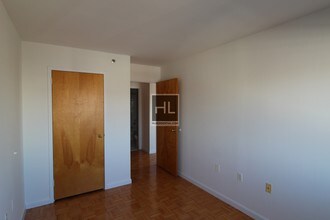 31-64 21st St-Unit -3C in Queens, NY - Building Photo - Building Photo