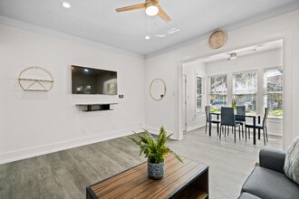 2009 W Dekle Ave-Unit -Unit 2 in Tampa, FL - Building Photo - Building Photo