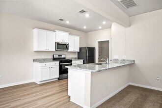 10414 Red Cardinal Dr in Cleveland, TX - Building Photo - Building Photo
