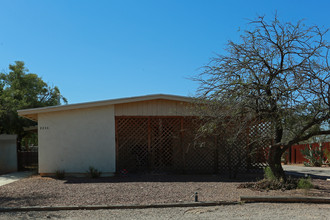 2230-2248 E Prince Rd in Tucson, AZ - Building Photo - Building Photo