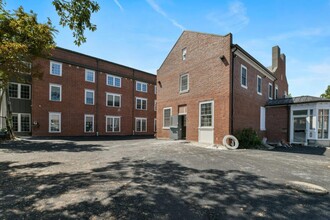 402-410 Washington St in Dedham, MA - Foto de edificio - Building Photo