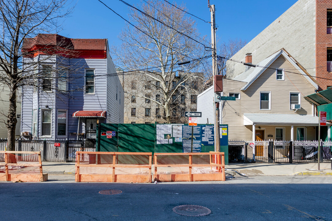 3823 Carpenter Ave in Bronx, NY - Foto de edificio