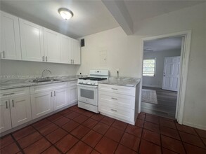 1421 SW 37th Ave in Miami, FL - Building Photo - Building Photo