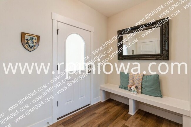 5901 NE Sherman Dr in Ankeny, IA - Building Photo - Building Photo