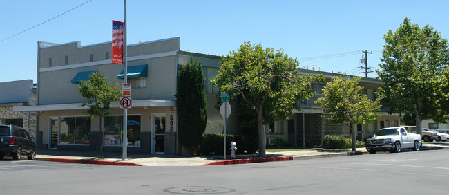 505 J St in Los Banos, CA - Foto de edificio - Building Photo