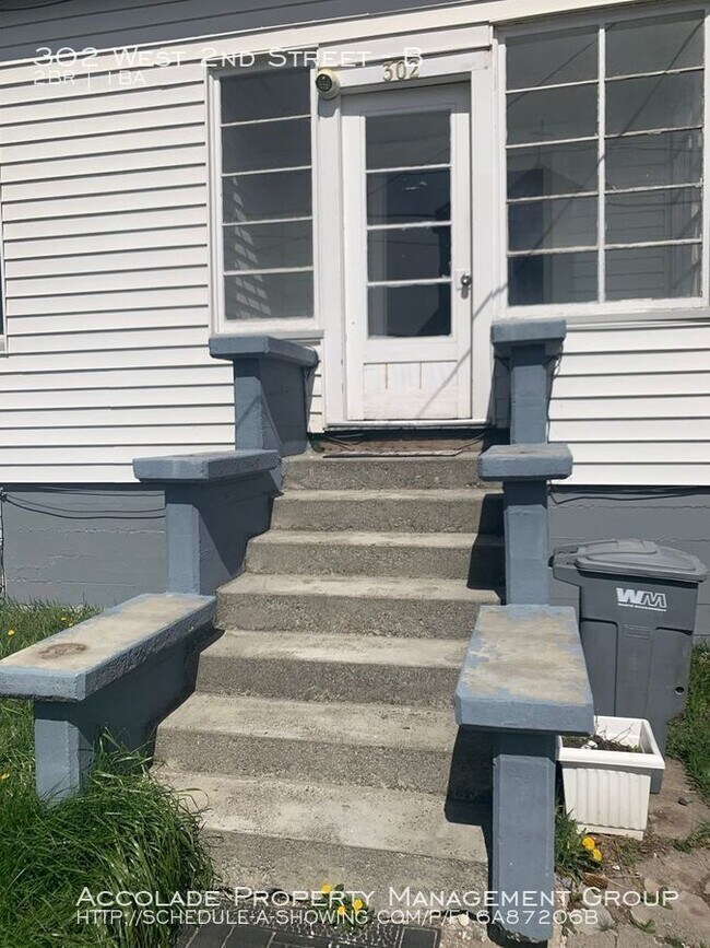 302 W 2nd St-Unit -B in Cle Elum, WA - Foto de edificio - Building Photo