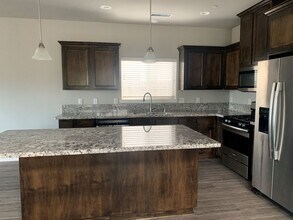 2740 Levi Ln in Chico, CA - Building Photo - Building Photo
