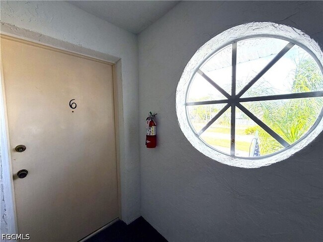 7050 Nantucket Cir, Unit 6 in North Fort Myers, FL - Building Photo - Building Photo