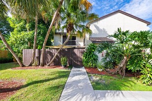 3387 Cocoplum Cir in Coconut Creek, FL - Building Photo