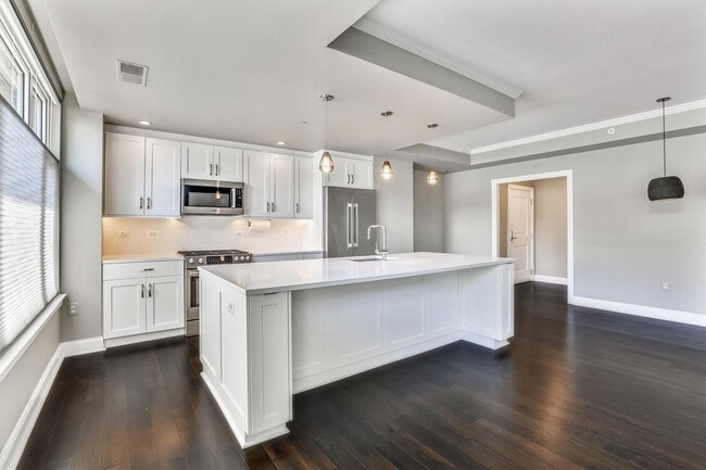 4915 Hampden Ln in Bethesda, MD - Building Photo - Building Photo