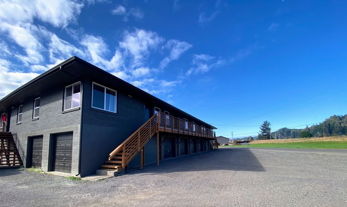 575 Greenwood Ave in Reedsport, OR - Building Photo