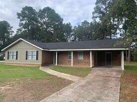 811 Robin Hood Trail in Statesboro, GA - Building Photo
